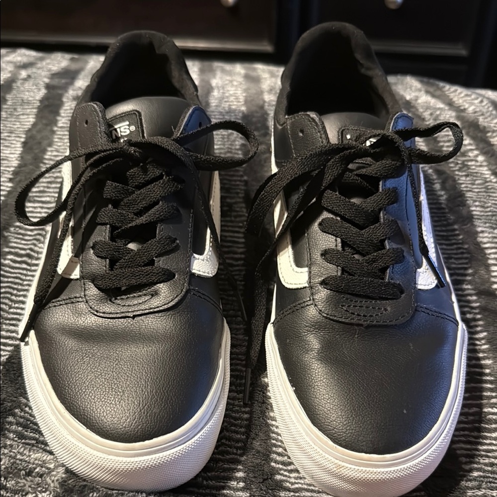 Vans Women Black and White Classic Sneakers